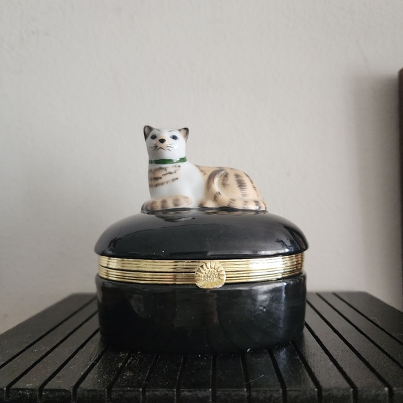 Beautiful Porcelain Japanese Ormolu Trinket Cat Jewelry Box - Picture 7 of 8